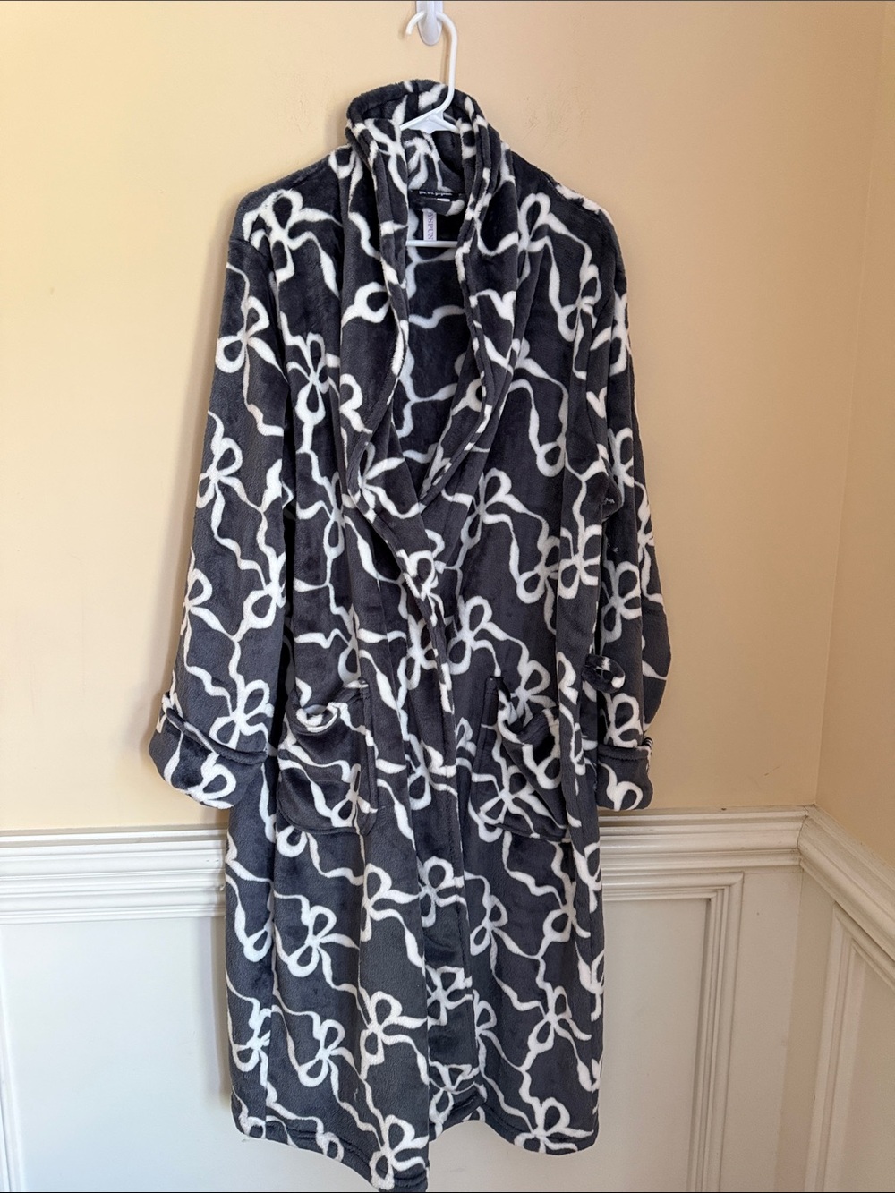 Joyspun Gray & White Patterned Plush Robe Size 3X 22W-24W